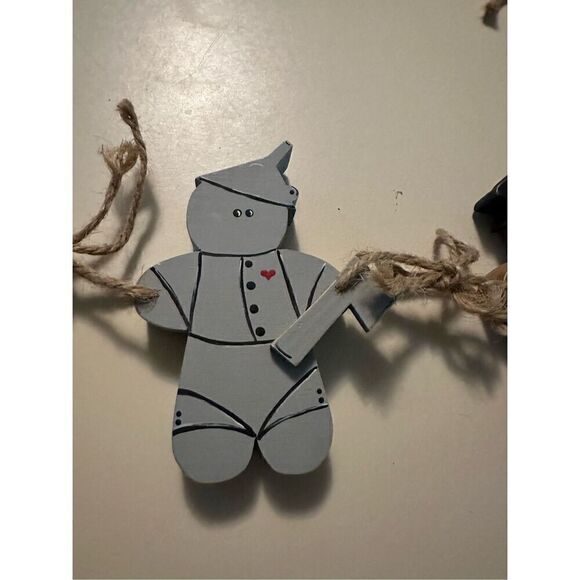 Wizard of Oz Painted Wooden Decor On String Garland Wendy Toto Lion Tin Man - Picture 4 of 9